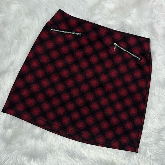 MAURICES Plaid Stretch A-line Skirt size Small - Picture 1 of 10